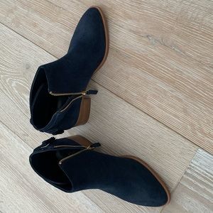 TALBOTS Navy Suede ankle boots Size 7 Medium.